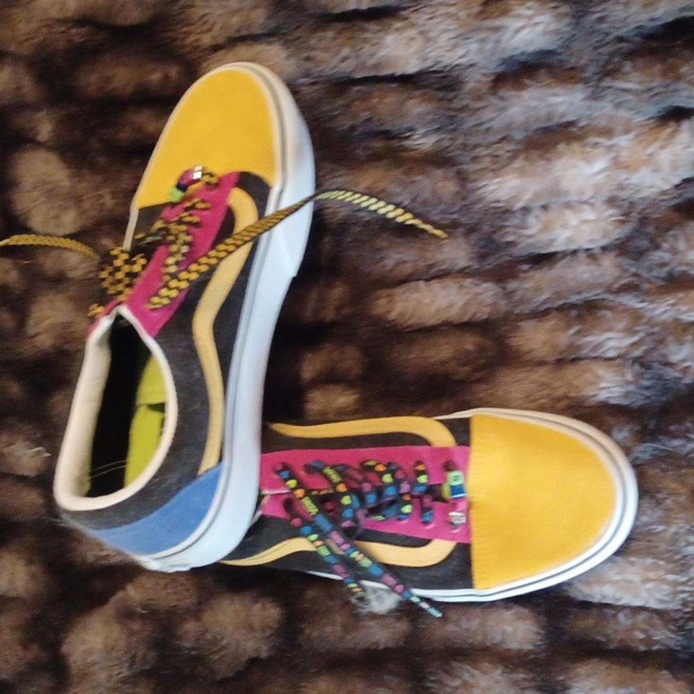 Vans old skool. Like new. Worn once. Womens size 9 mens size 7.5. No box. - Picture 2 of 7